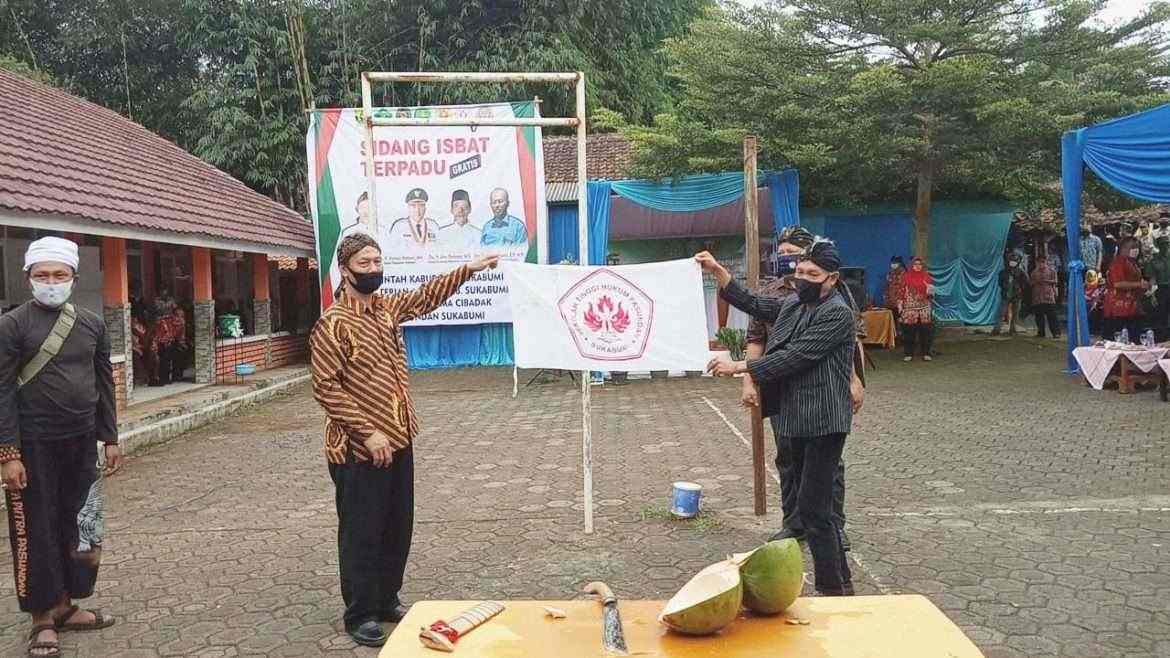 Pecah Kelapa Simbol MOU STH Dengan Pengadilan Agama Cibadak