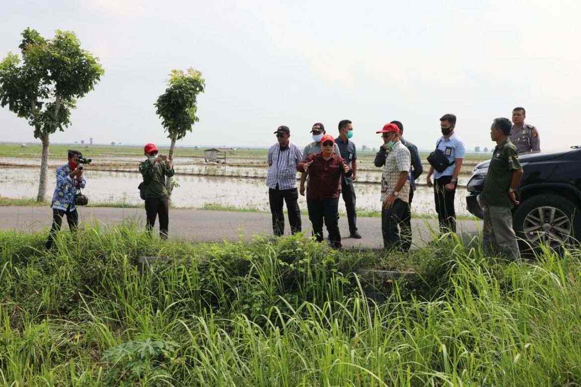 Tinjau Tanggul Jebol Di Sragi, Nanang Minta Pengusaha Tambak Gotong Royong Perbaiki