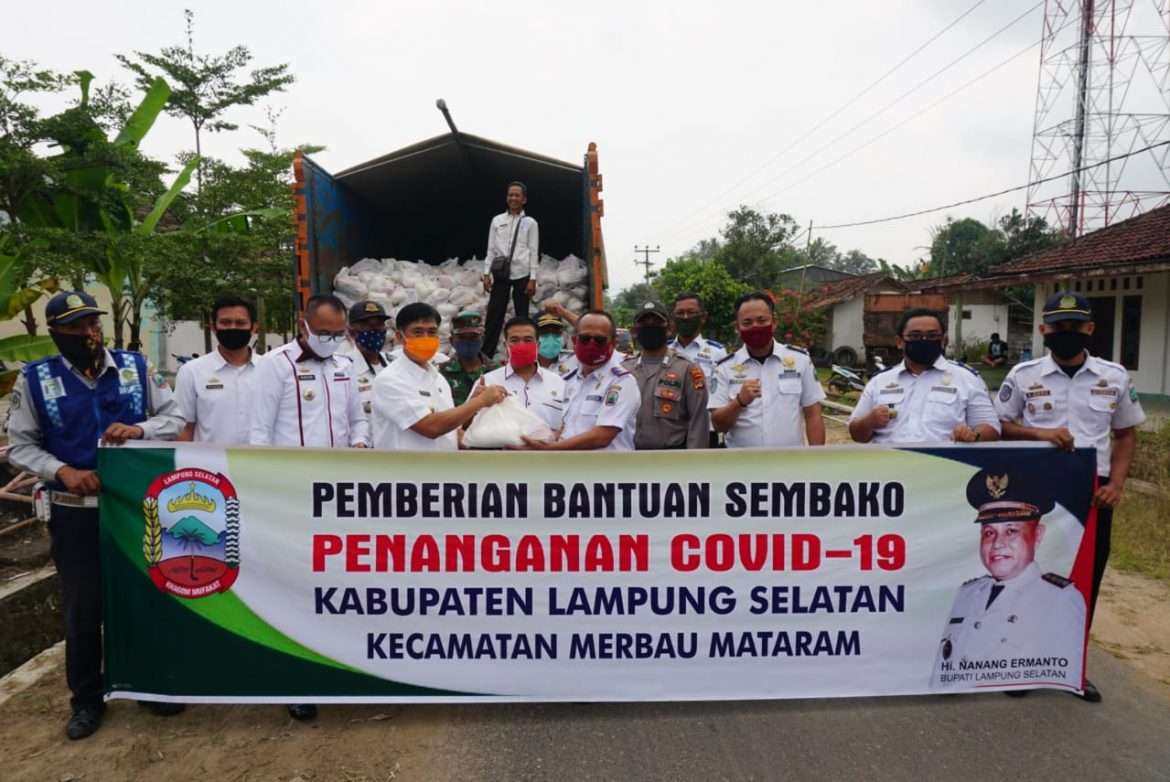 1.500 Keluarga di Kecamatan Merbau Mataram Terima Bantuan Sembako Dari Pemkab