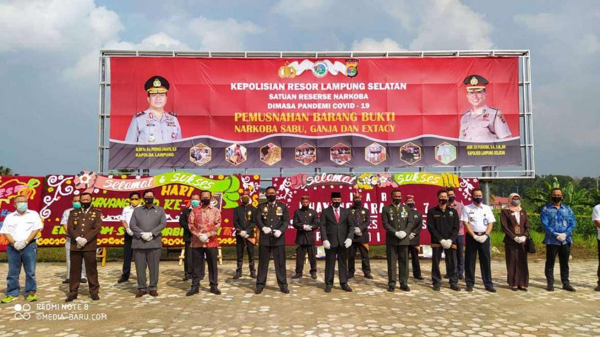 Bersamaan Hari bhayangkara Polres Lamsel Gelar Pemusnahan Barang Bukti