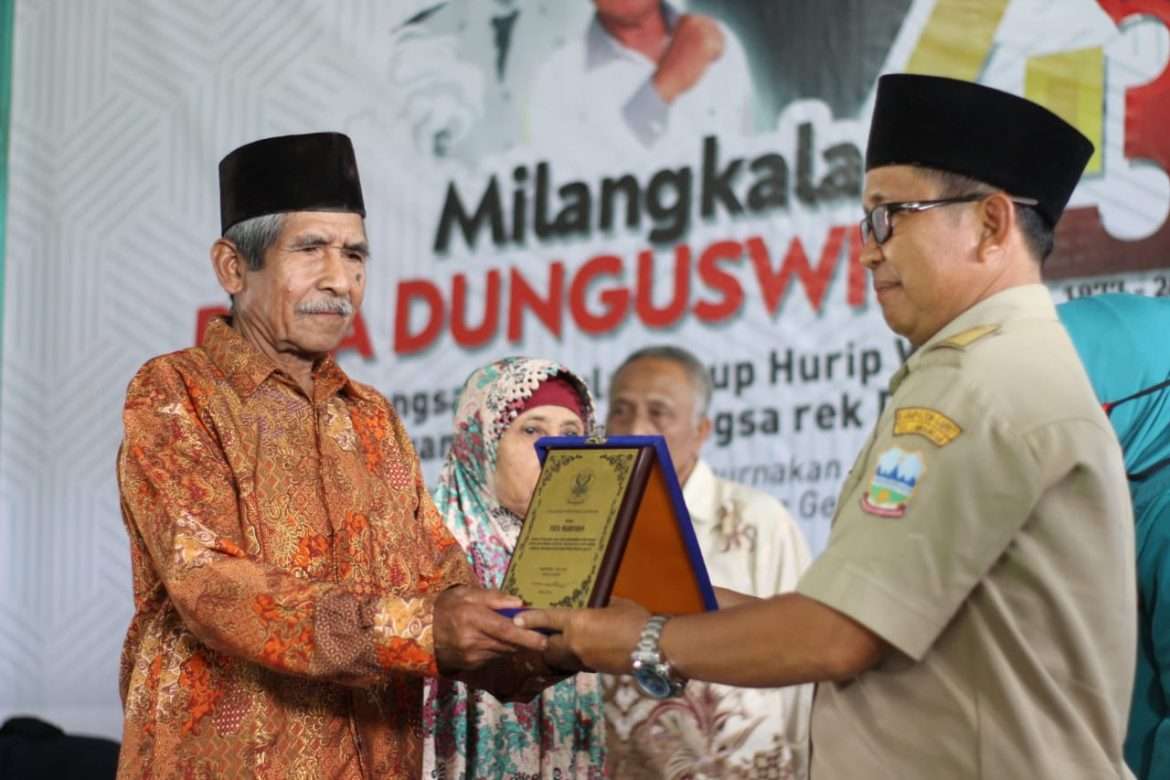 Suasana Haru Acara Penganugerahan Bintang Adhikari Desa Dunguswiru