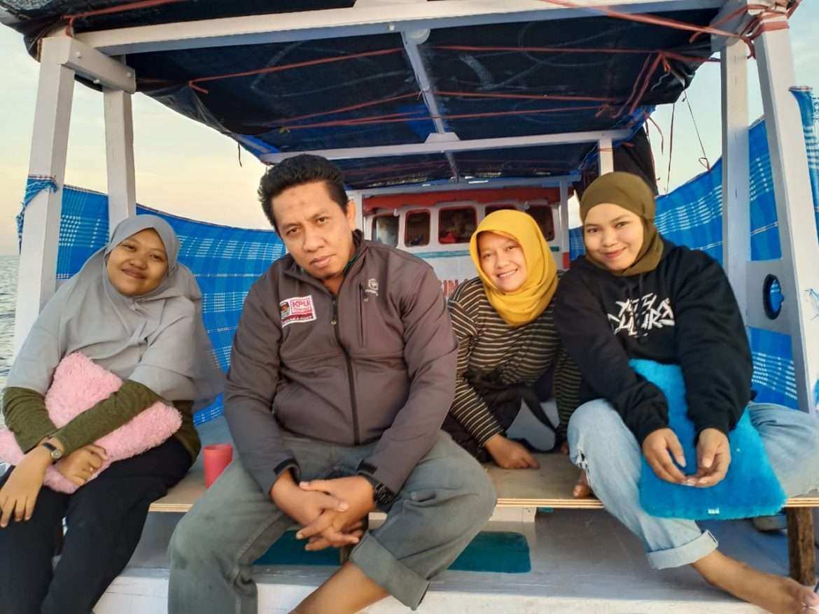 Tiga Sri Kandi Demokrasi Taklukkan Gelombang Laut Selat Selayar