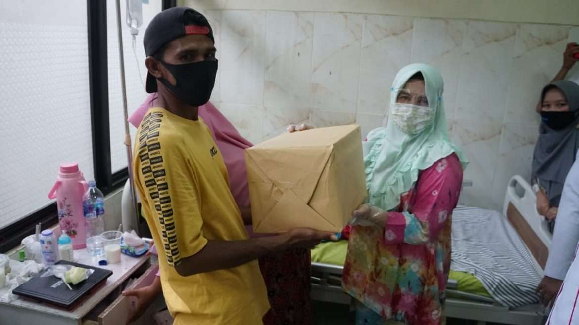 Kunjungi Penderita Gizi Buruk Di RSUD Bob Bazar, Winarni Bantu BPJS Dan Tali Asih