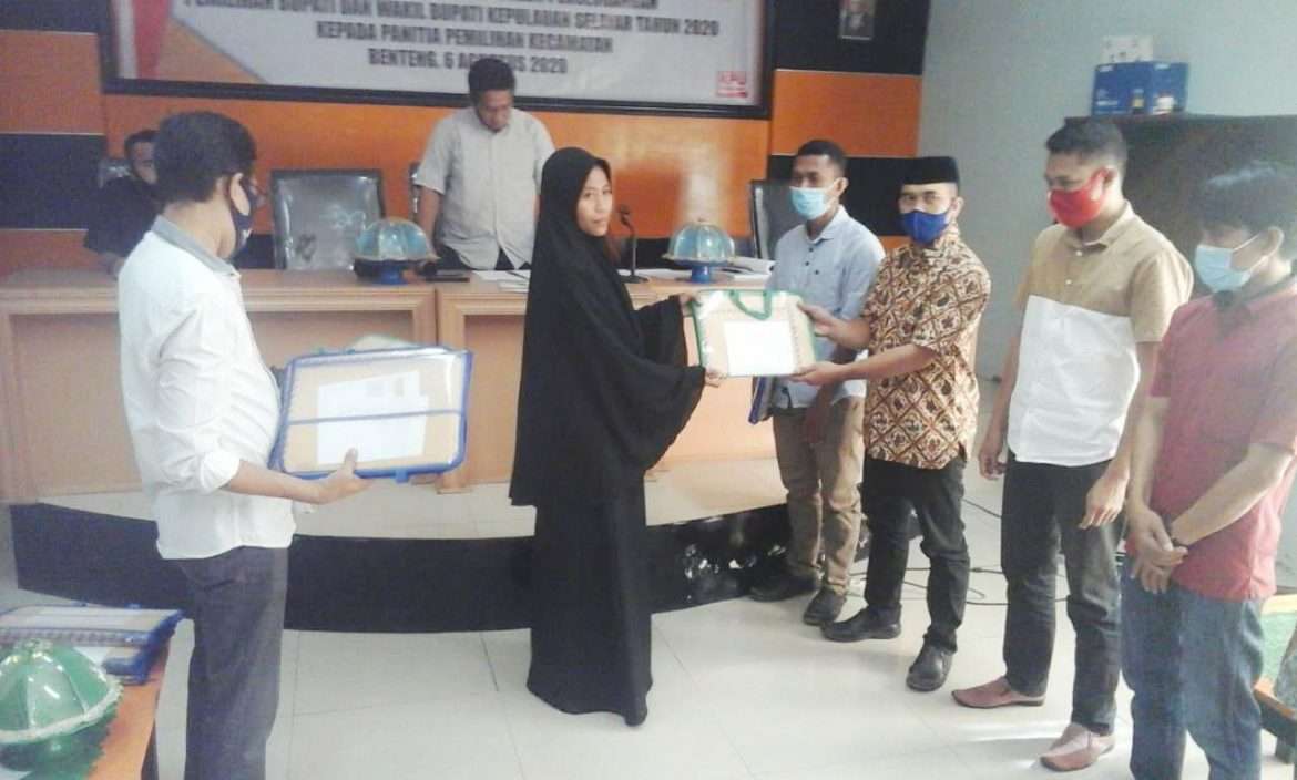 Berkas Dukungan Perbaikan Bapaslon Perseorangan Diserahterimakan KPU Kep. Selayar ke PPK