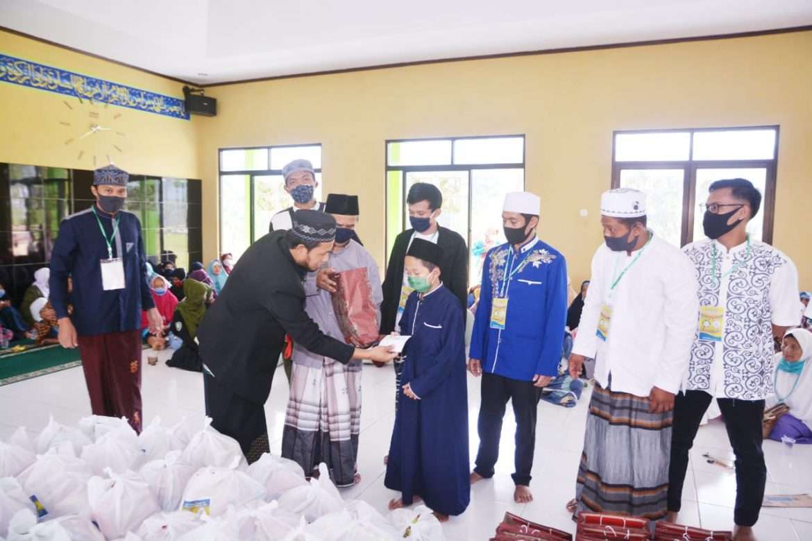Terangi Hati Dengan Lebih Peduli, Barucis Kembali Santuni Anak Yatim Dan Jompo Desa Cipeuteuy