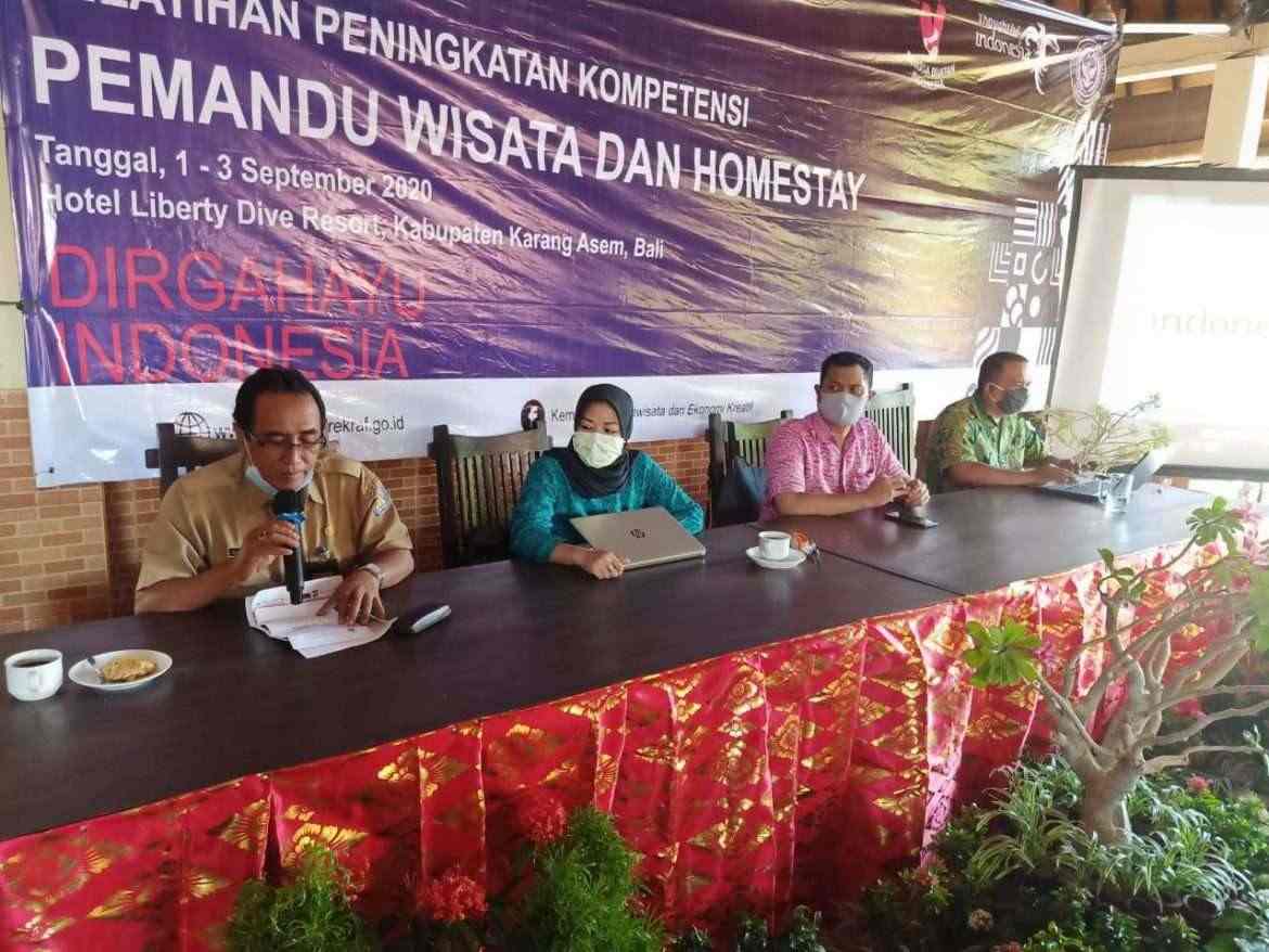 Kemenparekraf Gandeng Akademisi Politeknik Sahid Pariwisata dalam Peningkatan Kapasitas Pemandu Wisata dan Pengelola Homestay di Karangasem, Bali