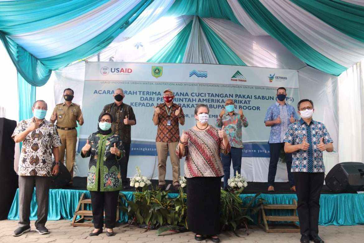 Sasar Wilayah Berpenduduk Padat, USAID Donasikan 20 Set Alat Cuci Tangan untuk Kabupaten Bogor