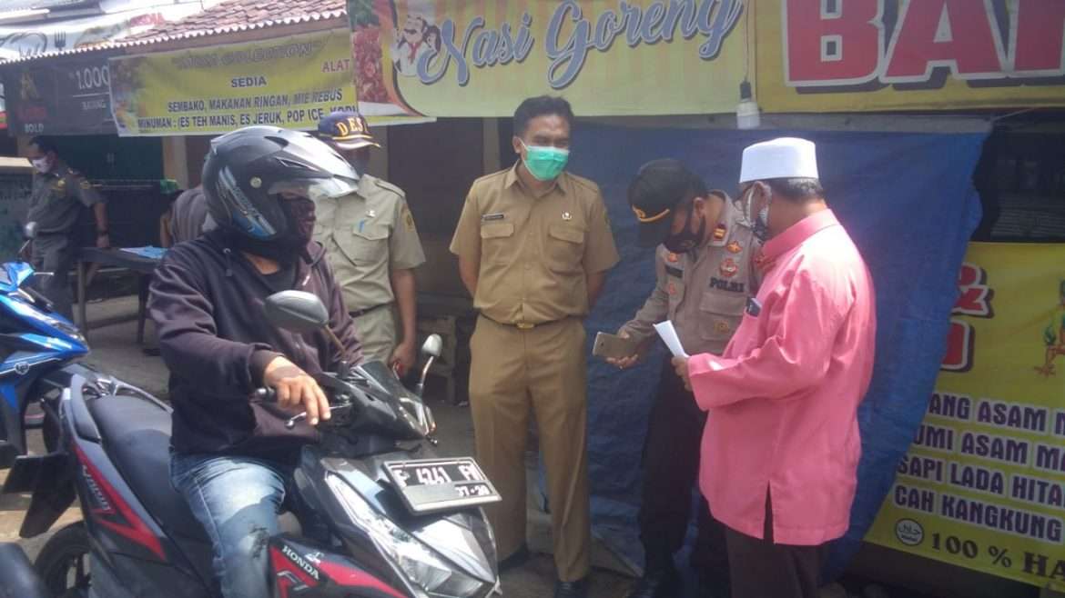 Pelanggar Tidak Hapal Pancasila Saat Jalani Sangsi Razia Masker Oleh Pol PP Tanjungsari
