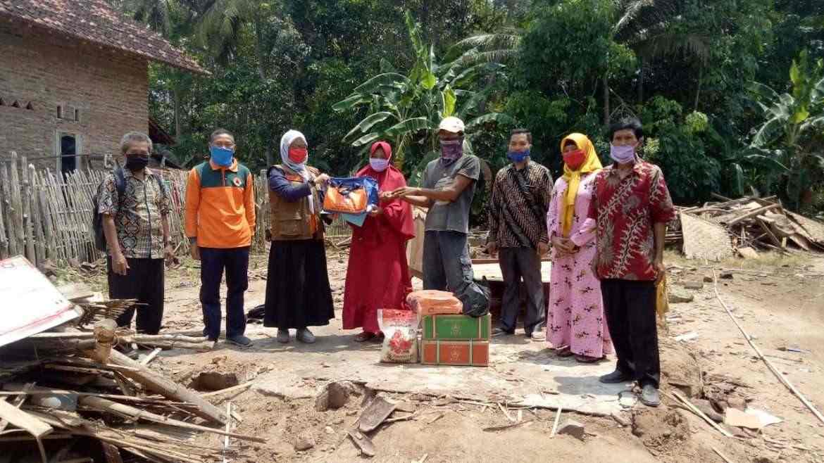 Gerak Cepat, Pemkab Salurkan Bantuan Korban Rumah Roboh di Tanjung Bintang