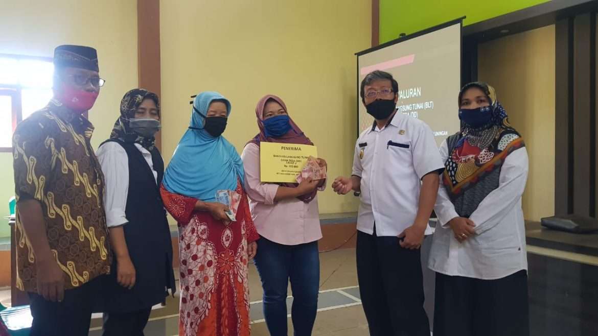Pemdes Sindangjawa Salurkan Bantuan Langsung Tunai Dana Desa Tahap 5