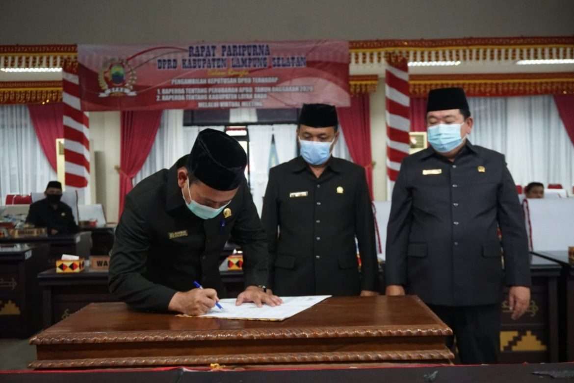 DPRD Kabupaten Lampung Selatan Sahkan Raperda Perubahan APBD 2020