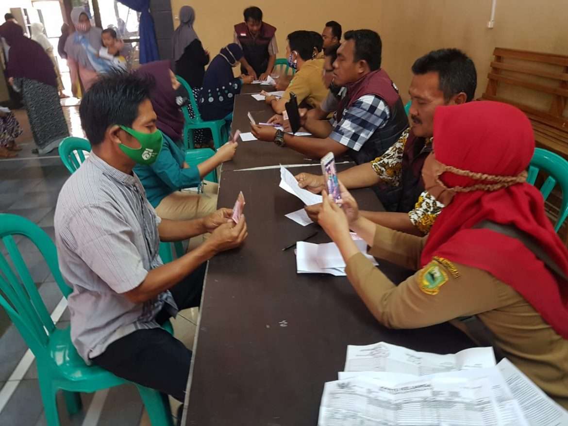 Bantuan Langsung Tunai Dana Desa Terus Disalurkan Oleh Pemdes Kadugede