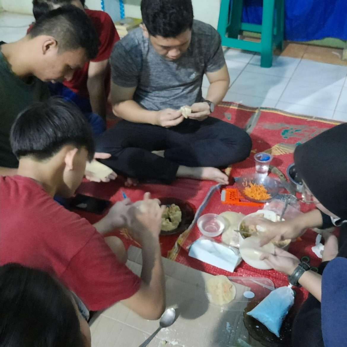 Penguatan Ekonomi Masyarakat Melalui Inovasi Olahan Dimsum Lele dan Stik Kangkung, Hasil Budidaya Ember