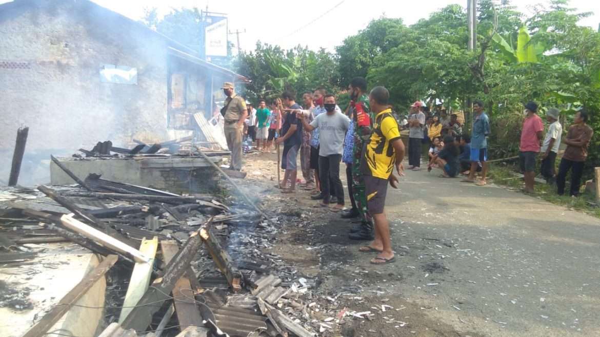 Dua Rumah di Kampung Nagrak Lenyap Beserta Isinya Dilahap Api Kompor