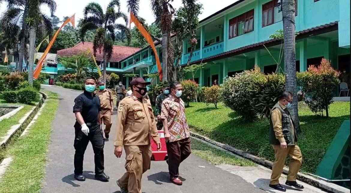 Pjs Bupati Sukabumi Tinjau Perkembangan Penanganan Covid 19 Di Pondok Pesantren Al Bayan
