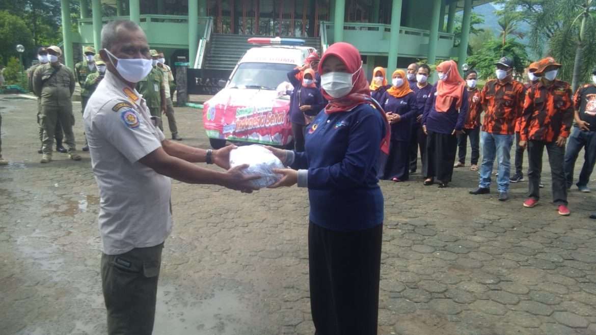 Puskesmas Tanjungsari Peringati Hari Kesehatan  Dengan Membagikan 1000 Masker