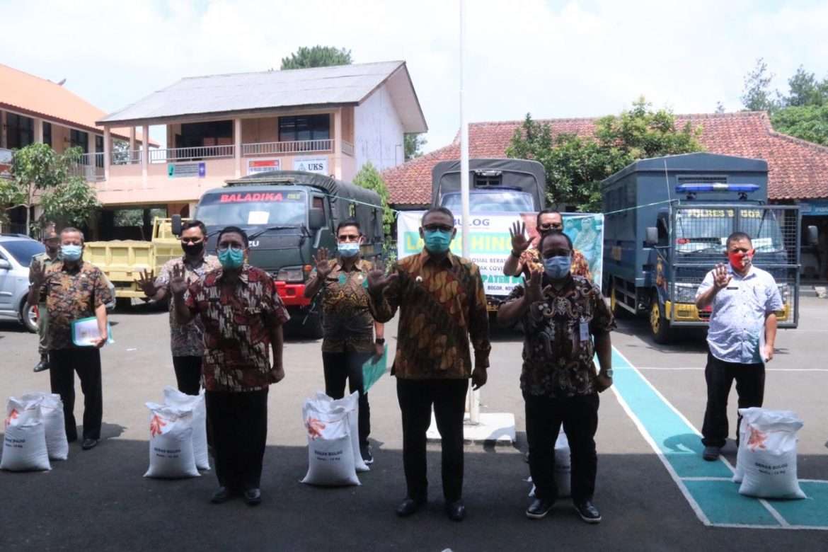 Wabup Bogor Salurkan Bansos Beras Tahap Ketiga untuk Wilayah Cisarua