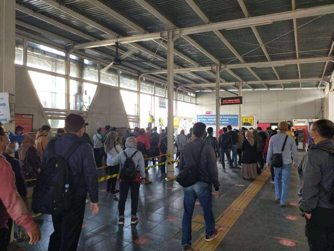 Stasiun Kereta Diawasi Ketat Petugas Gugus Tugas Covid