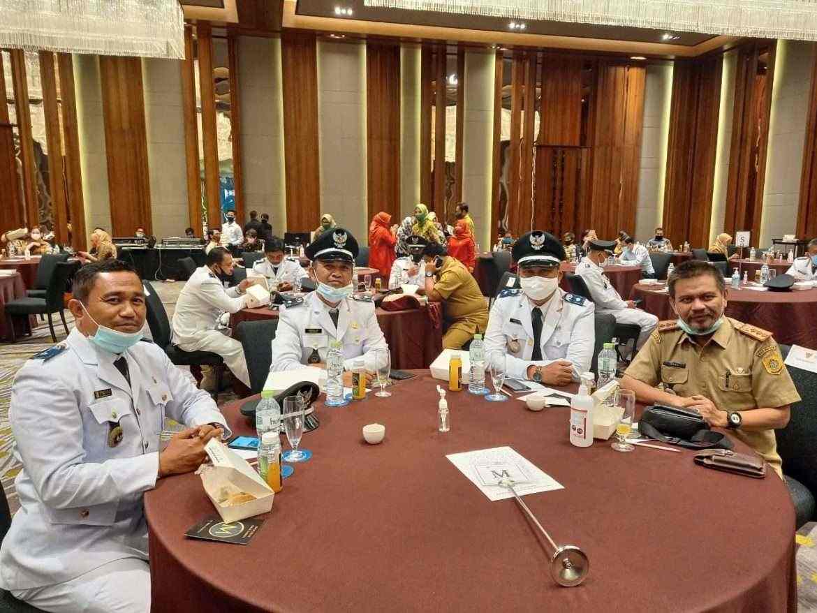 Tiga Kades di Cibungbulang Terima Piagam Penghargaan Bupati Bogor