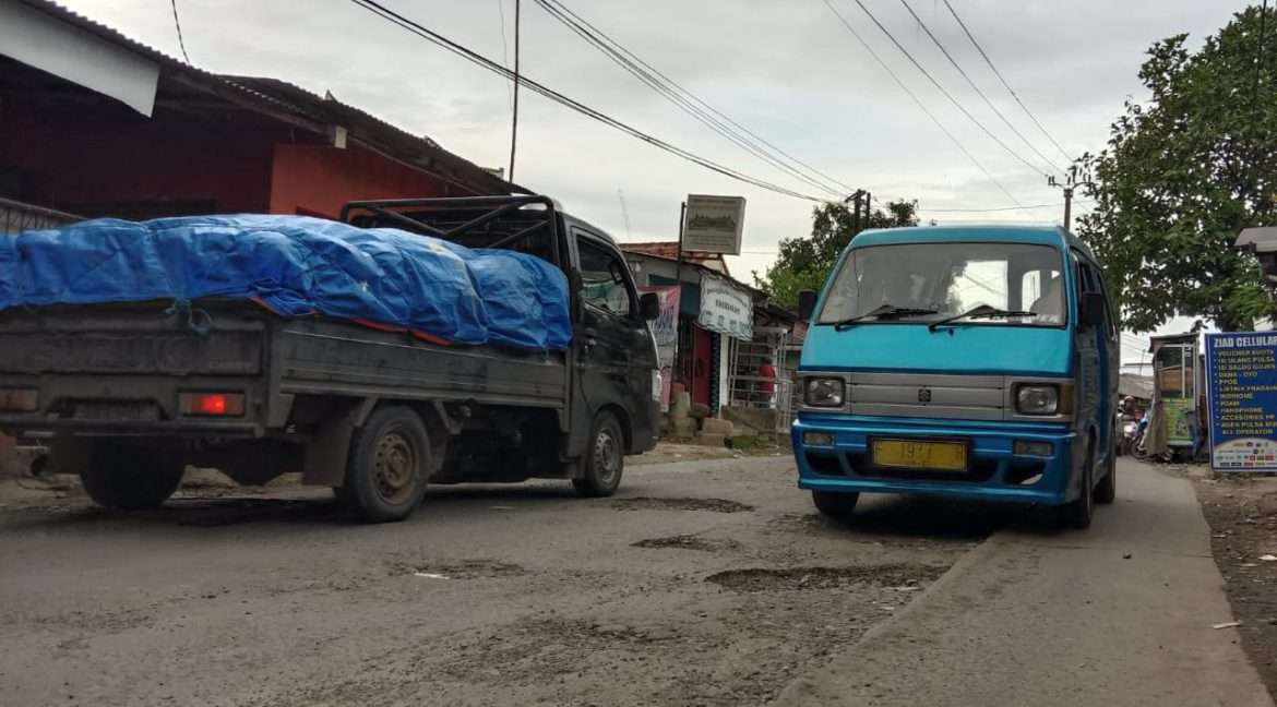 Di Duga Asal-asalan Jalan Raya Warung Borong Kini Berlubang Kembali