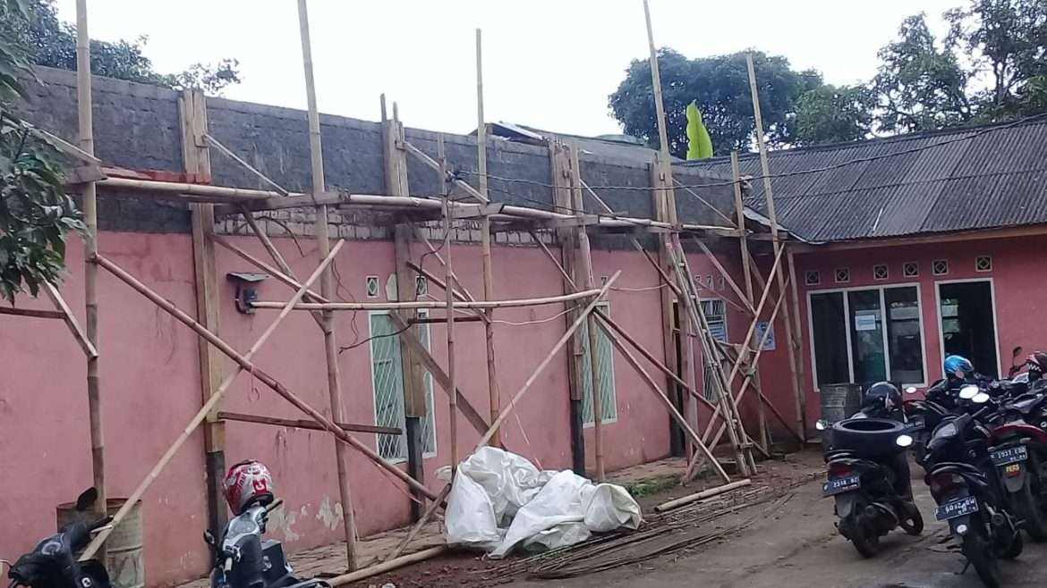 Pemdes Palasari Hilir Rehab Kantor Desa  Realisasikan Banprov