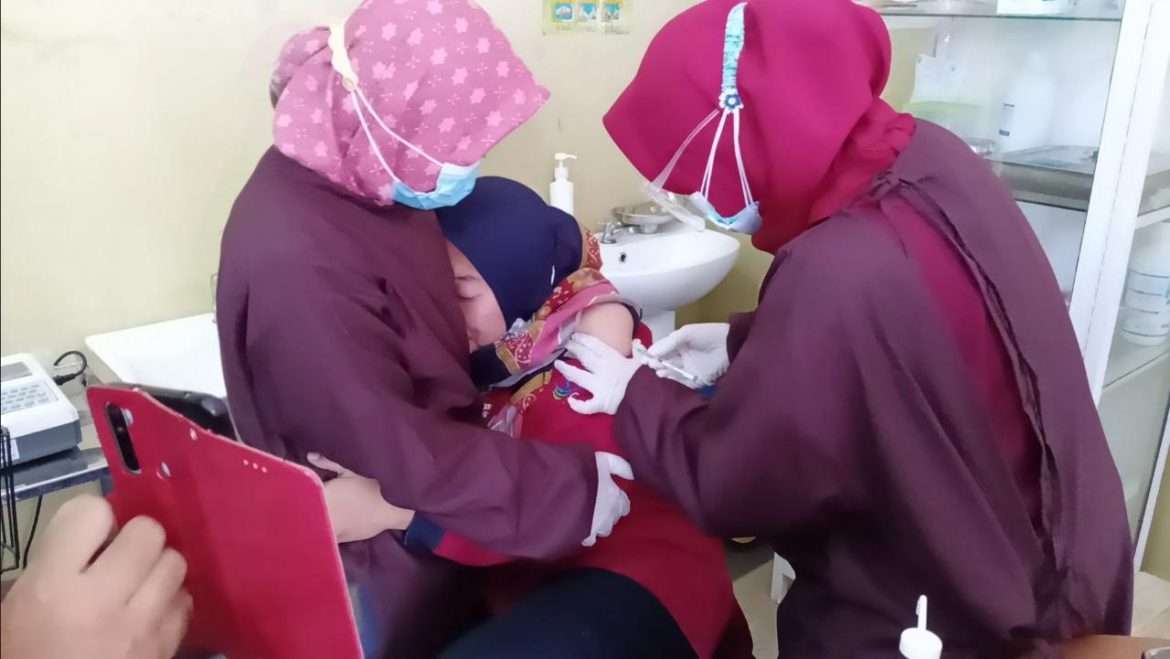 Nakes Penerima vaksin Sinovac, Minta Ijin Suami Sebagai Motivasi Melawan Covid-19.