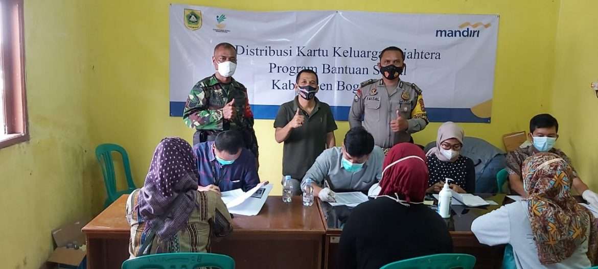 Pembagian Kartu Migrasi Keluarga Sejahtera Diawasi Ketat Satgas Penanganan Covid