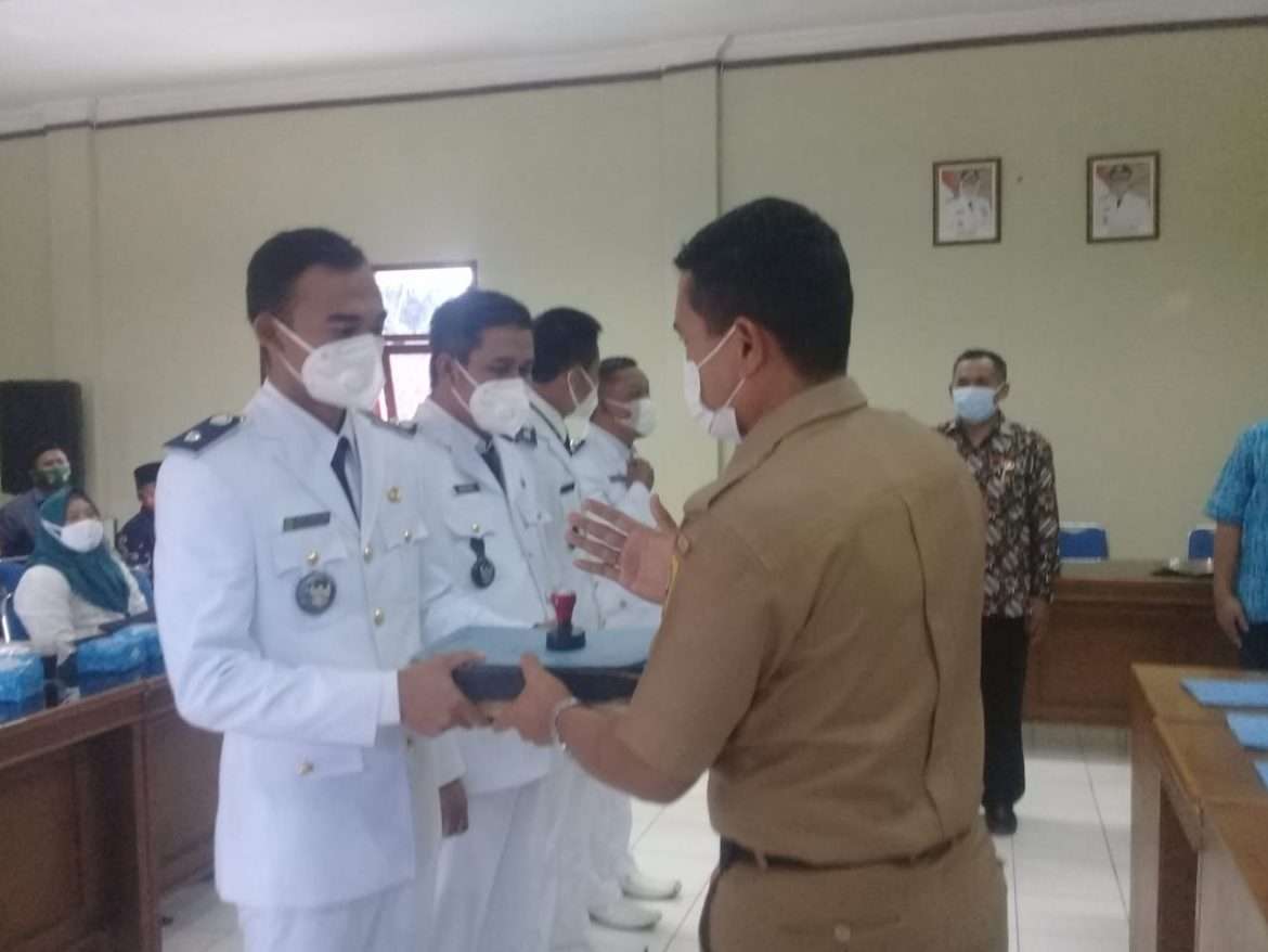Camat Sukamakmur Beri Pengarahan Tegas Terhadap Empat Kades Baru