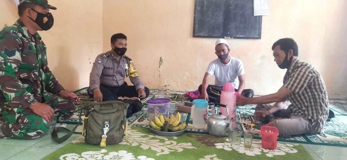 Babinsa Desa Nagrak Perketat Pengawasan Kegiatan Warga Desa Selama PPKM