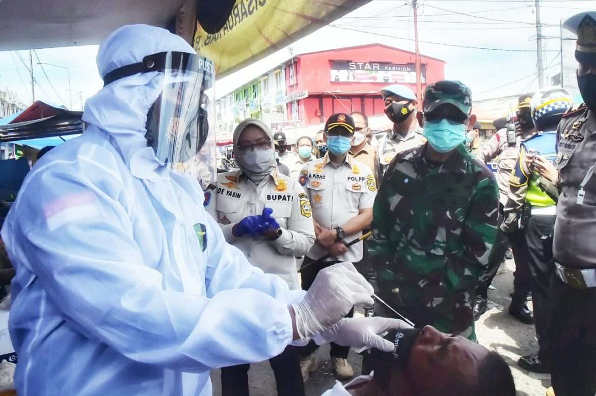 Perketat PPKM di Hari Libur Imlek Bupati Bogor Pantau Pos Pemeriksaan Rapid Tes Antigen di Kawasan Pasar Cisarua