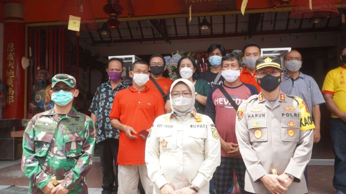 Minimalisir Kerumunan Ade Yasin Tinjau Pelaksanaan  Perayaan Imlek Di Rumah Ibadah Hoktek Bio