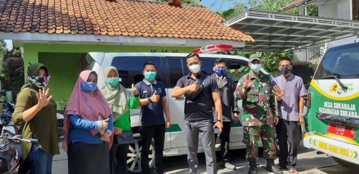 Penyemprotan Bersama Satgas PPKM Desa Sukaraja