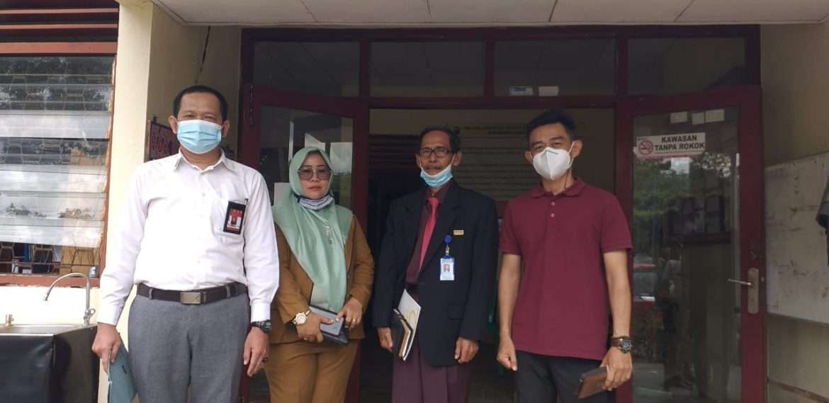 LBH PERPUKAD Mediasi Terkait 10 Karyawan PT. Nutech Integrasi Di Kantor Disnaker Lamsel.