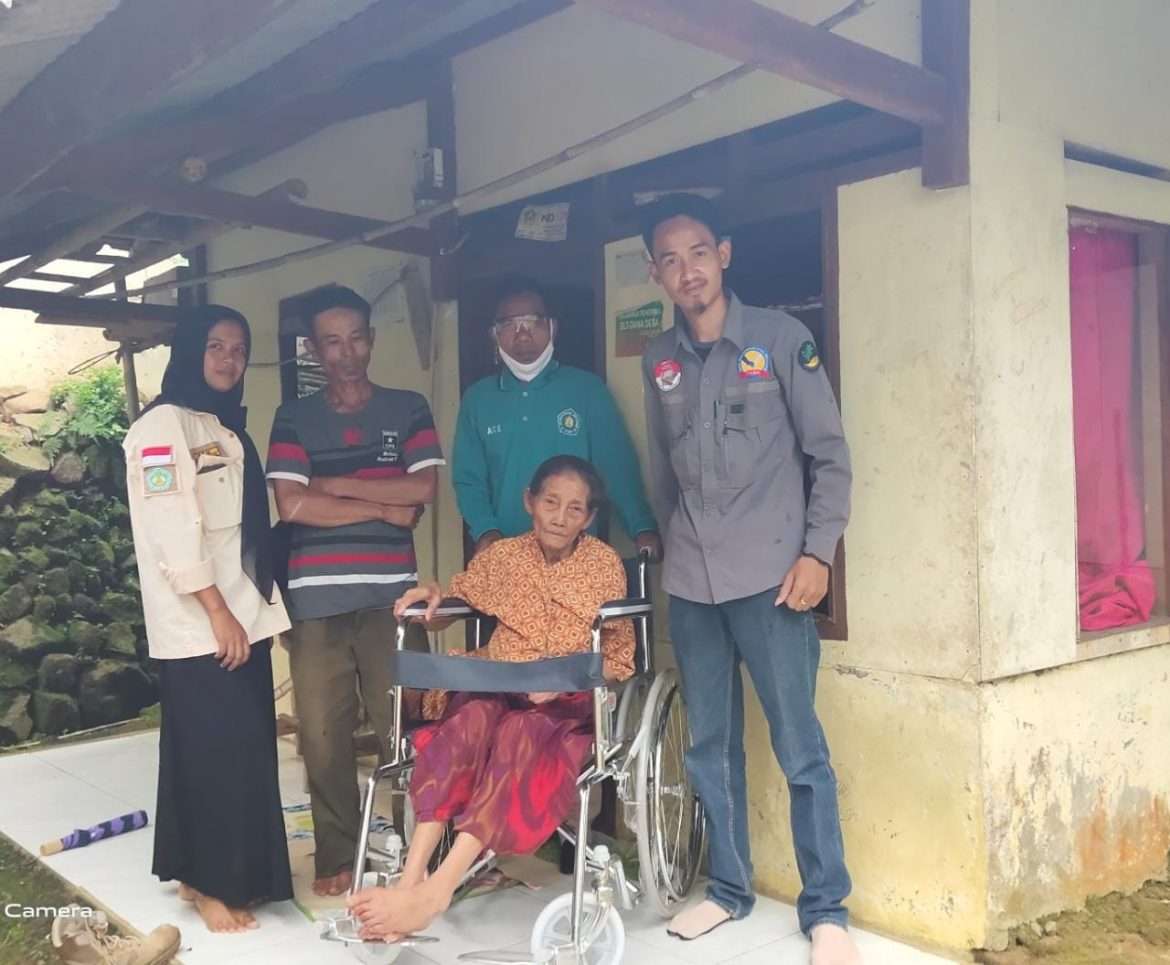 TKSK Sukajaya Dan IPSM Terima Kursi Roda Dari Dinsos untuk Amsah