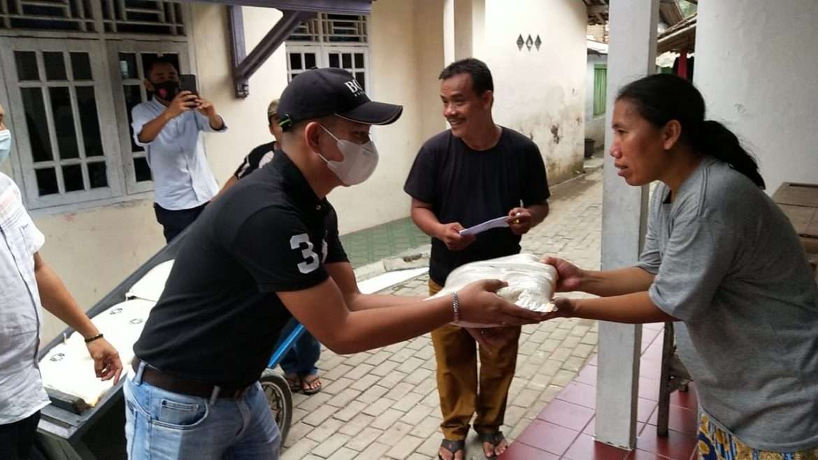 Nabil Jayabaya Berikan 5 Ton Beras Untuk Warga Tidak Mampu.
