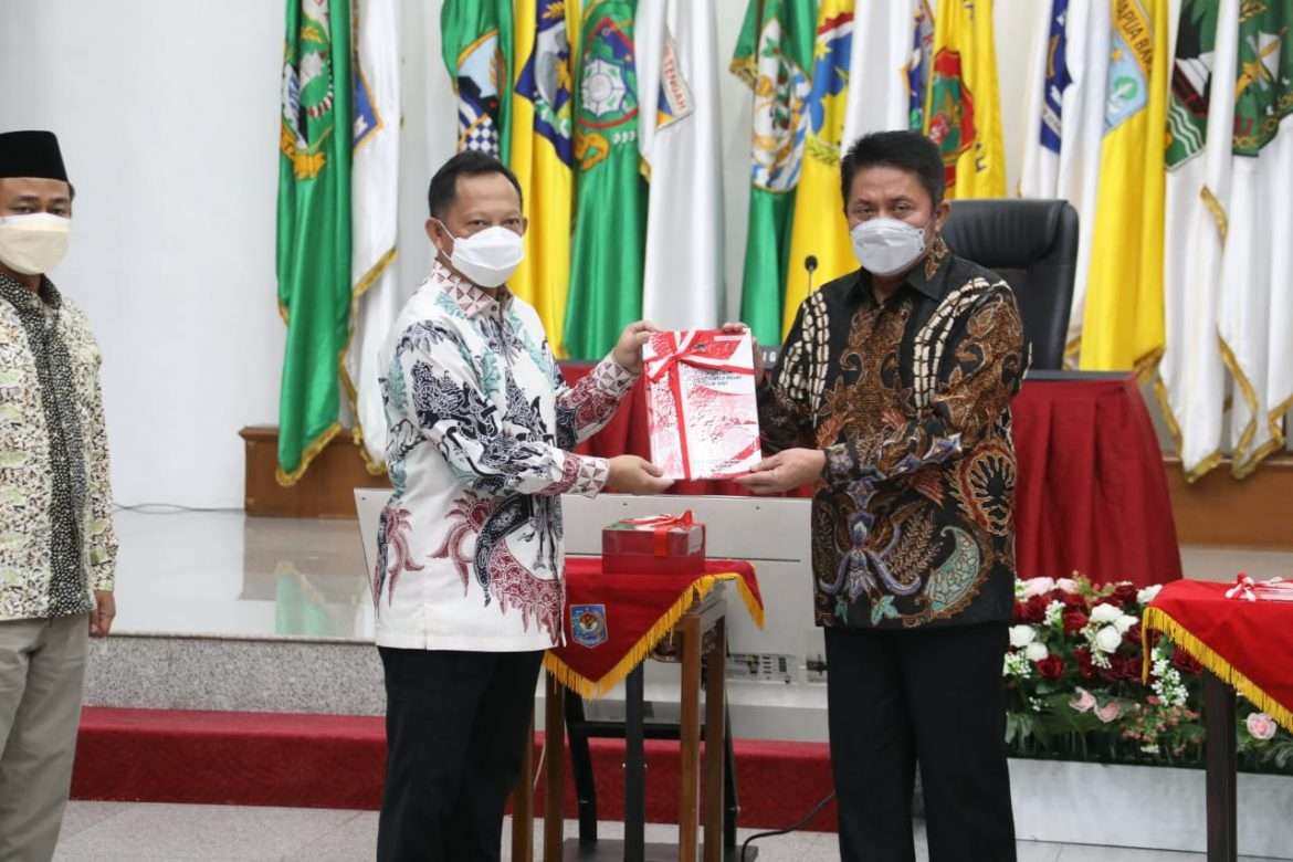 Dukung Investasi, Mendagri Minta Kepala Daerah Inventarisasi Aturan Daerah