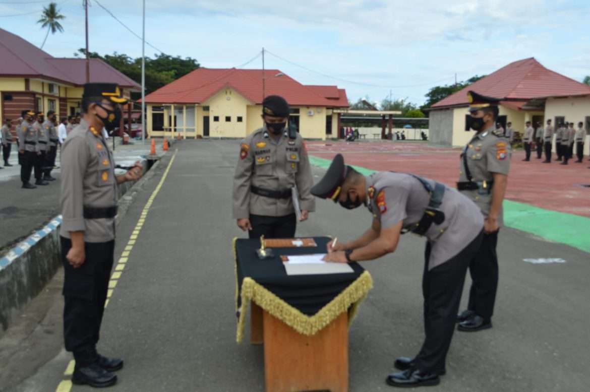 Pimpin Sertijab Kapolsek Baras, AKBP Leo H Siagian Minta Kapolsek Baru Laksanakan Tugas Lebih Baik Sekaligus Melatih Keterampilan di Tempat Tugas Yang Baru