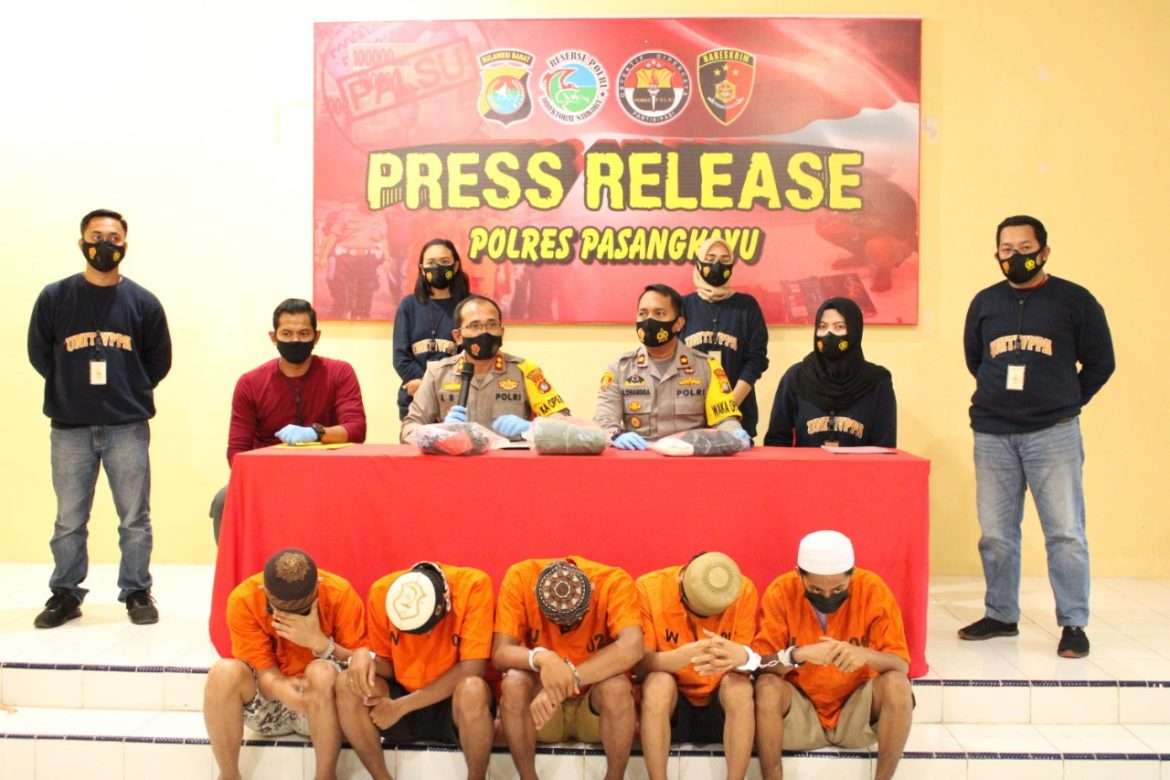 10 Pria Tega Gagahi Anak Dibawah Umur, Kapolres : Pelaku Diganjar 5 Tahun sampai 15 Tahun Penjara.   
