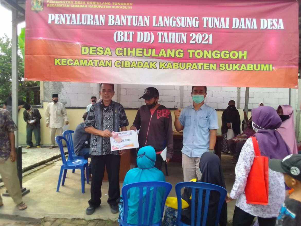 Pemdes Ciheulang Tonggoh Realisasikan BLT-DD. Kades: Dengan Infaq shodaqoh Dari KPM Bisa Membantu Sesama.