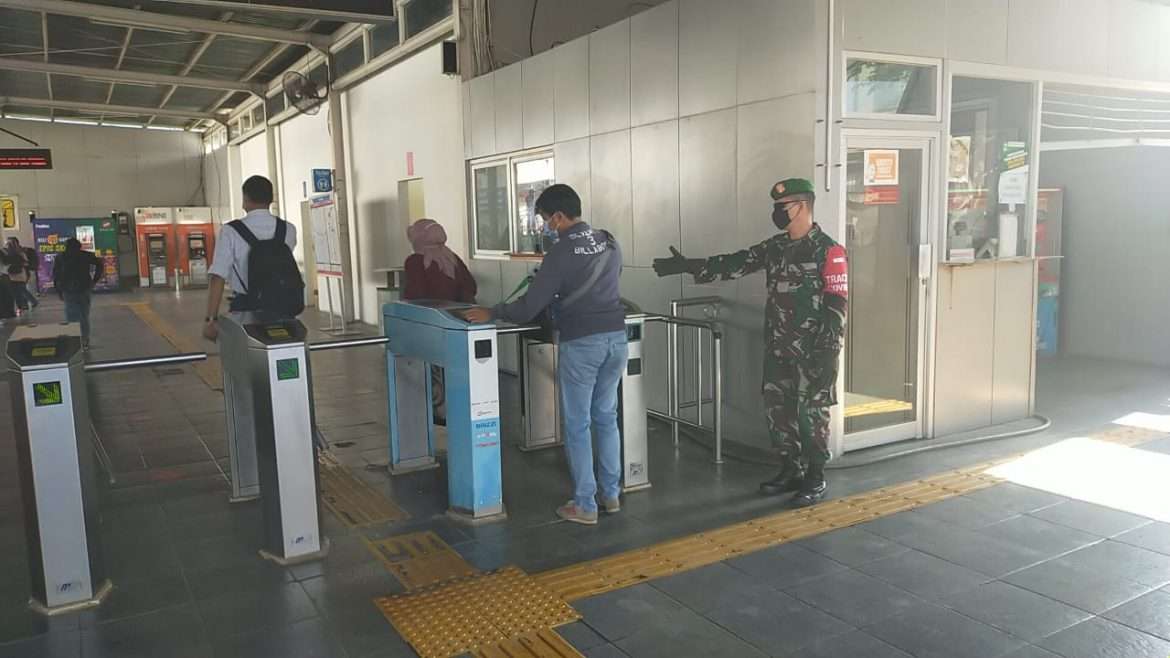 Jelang Lebaran, PPKM di Stasiun Semakin Ketat