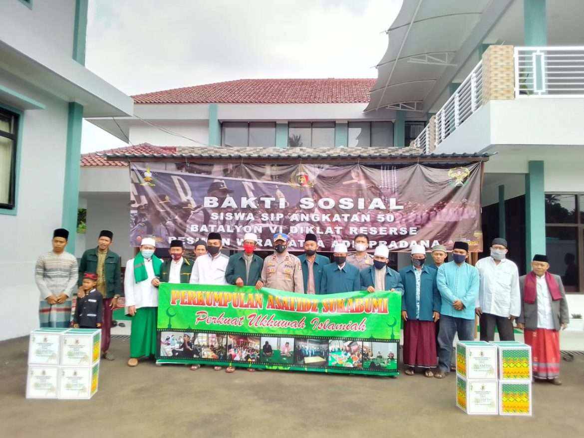 Ingat Ulama, Para Siswa Setukpa Lemdiklat Polri Berikan Bantuan Paket Lebaran.