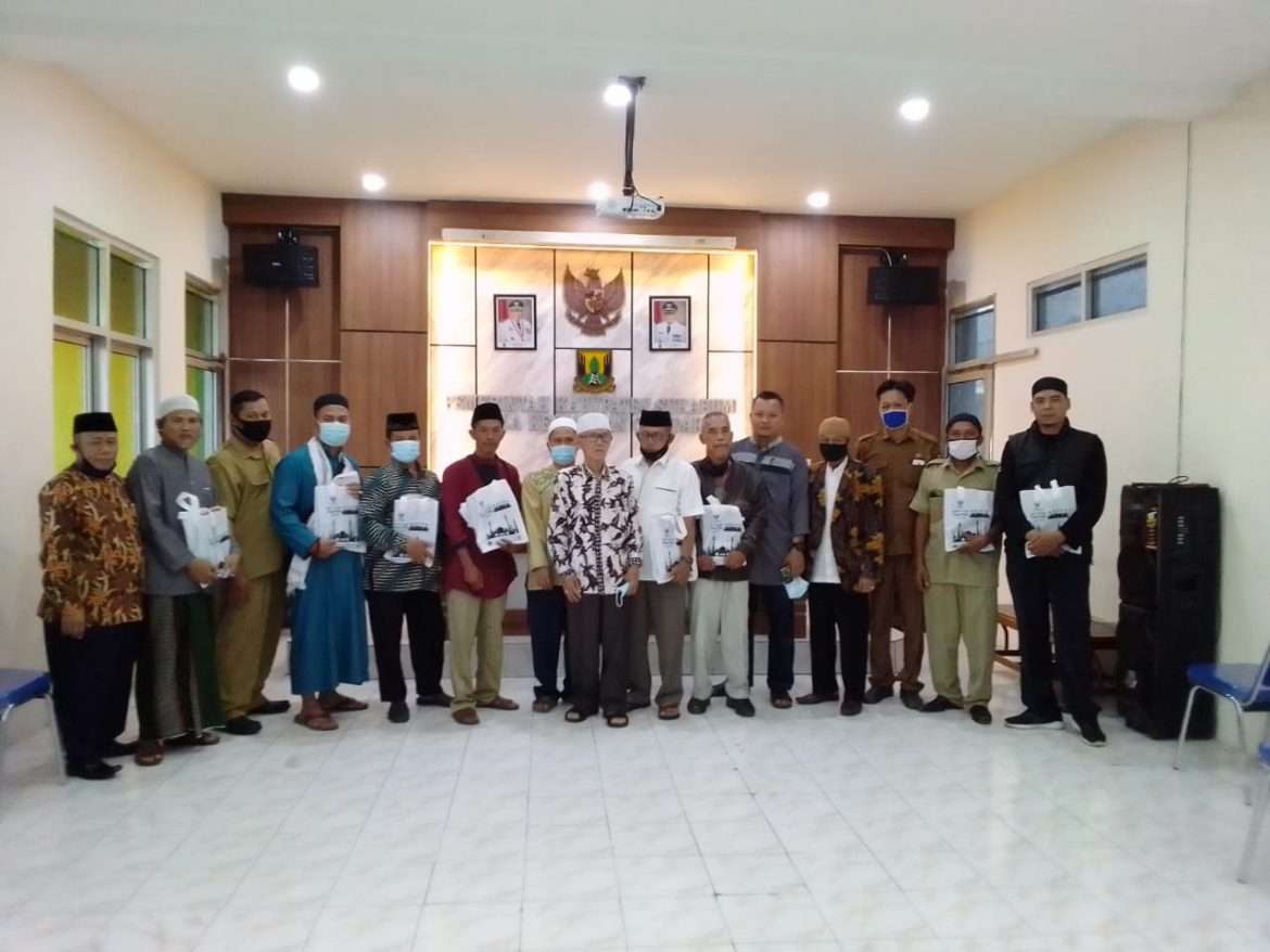 BAZNAS Kabupaten Sukabumi,Berikan Insentif Untuk Dua Orang Imam Mesjid Besar Di Wilayah Desa.