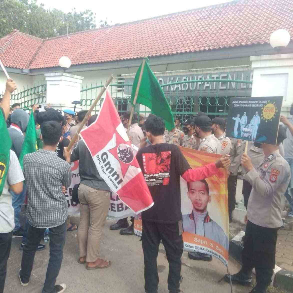 Mahasiswa Gelar Demo di Depan Kantor DPRD Lebak Terkait Draf Raperda