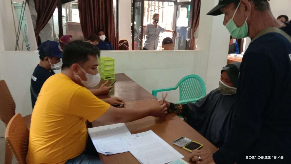 Pemdes Karanggan Bagikan BLT DD Tahap Satu Kepada 102 KPM