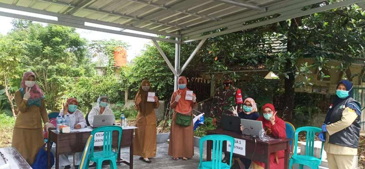 Babinsa Cikeas Pantau Pemberian Vaksin Lanjutan Bagi Lansia Dan Pelayanan Publik