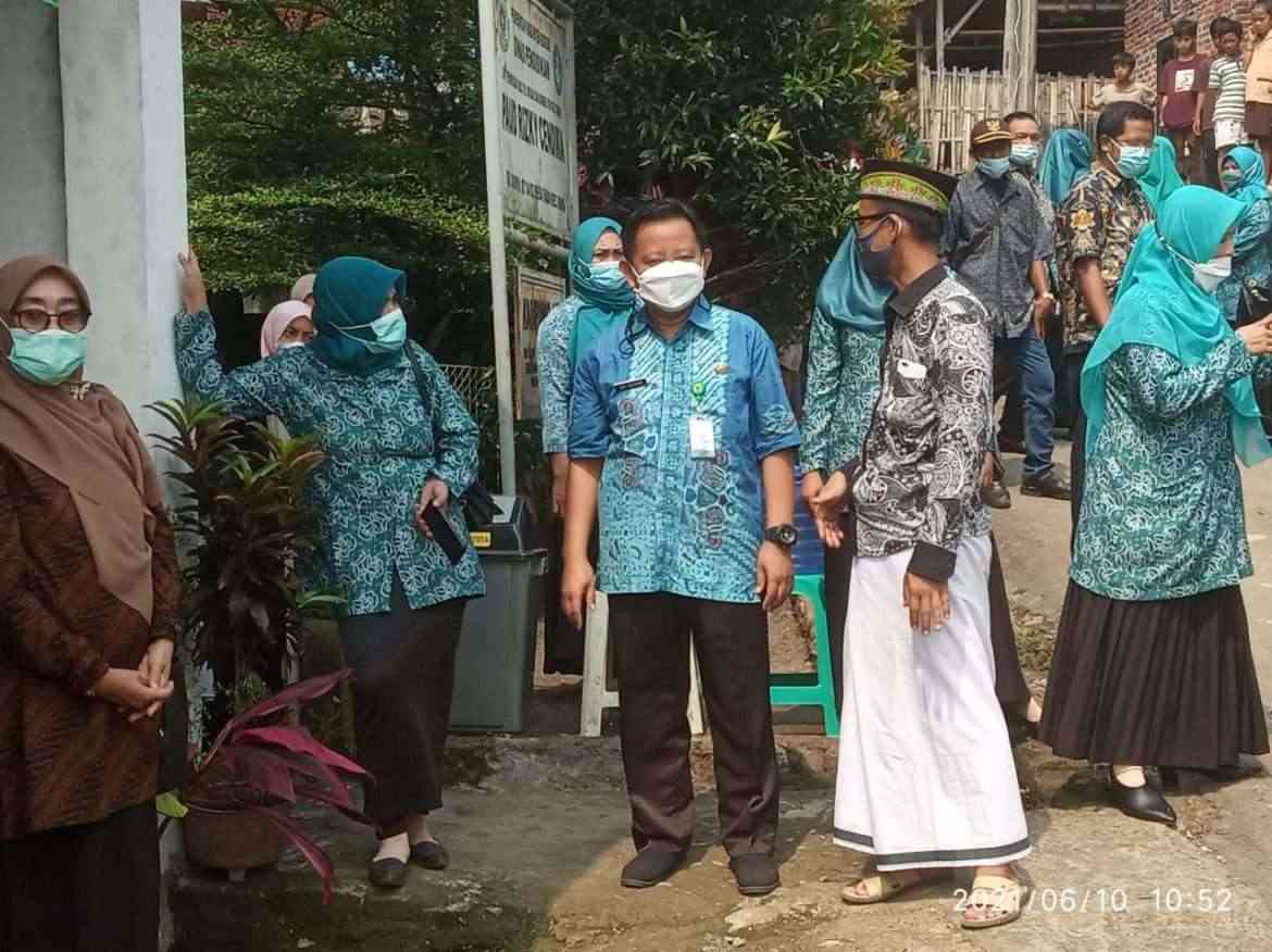 Tim PKK  Kabupaten Bogor Berikan Bimbingan Administrasi Kepada PKK Desa Rabak