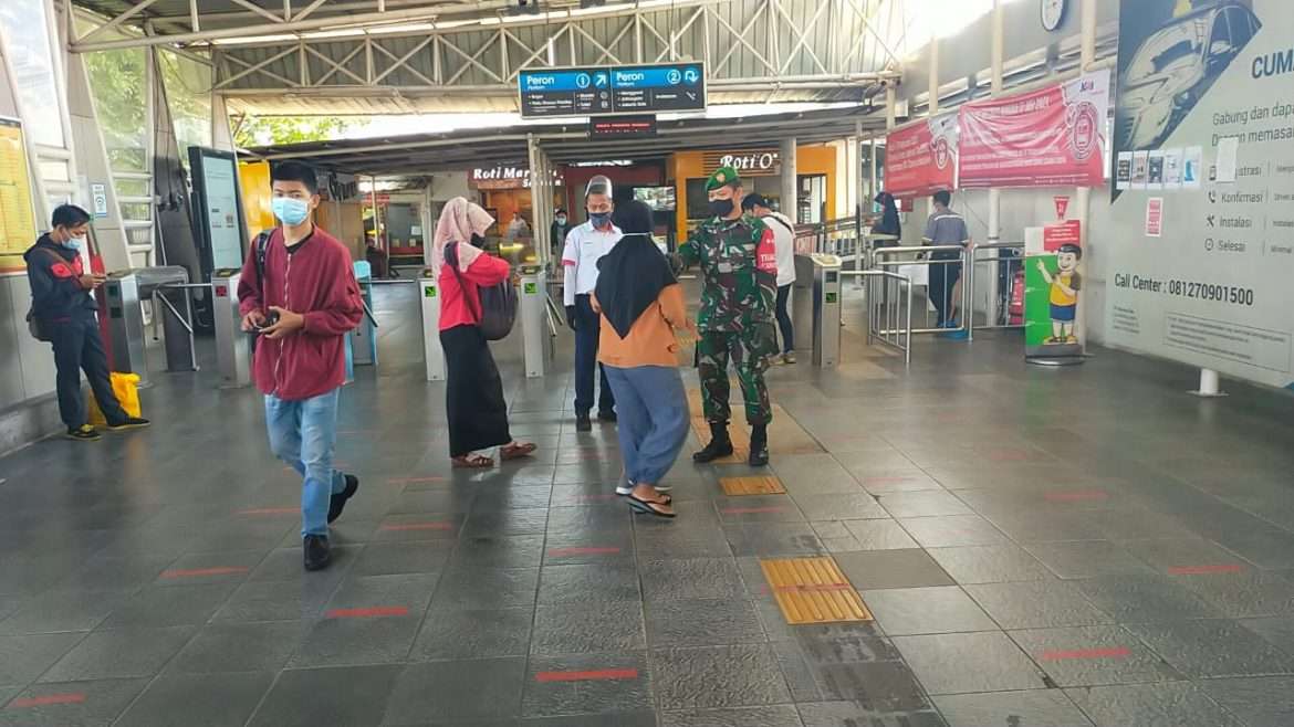 PPKM Satgas Covid-19 di Stasiun Kereta Terus Diperketat