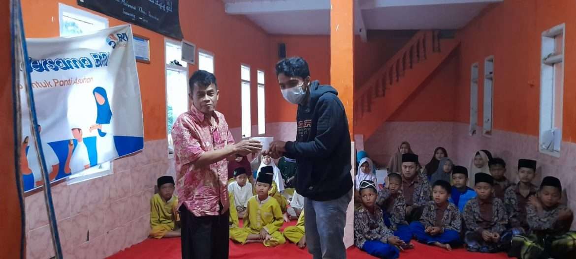 Kelas 13 GP1 SMKN 2 Garut Rayakan Kelulusan Bersama Anak Yatim Piatu