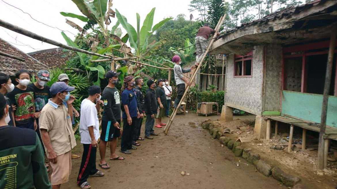 Pemdes Girijaya Bedah Rutilahu, Galang Donasi Dari Para Donatur