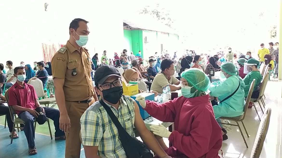 Kades Cikeas Udik Apresiasi Kinerja Tenaga Medis Puskesmas Gunung Putri